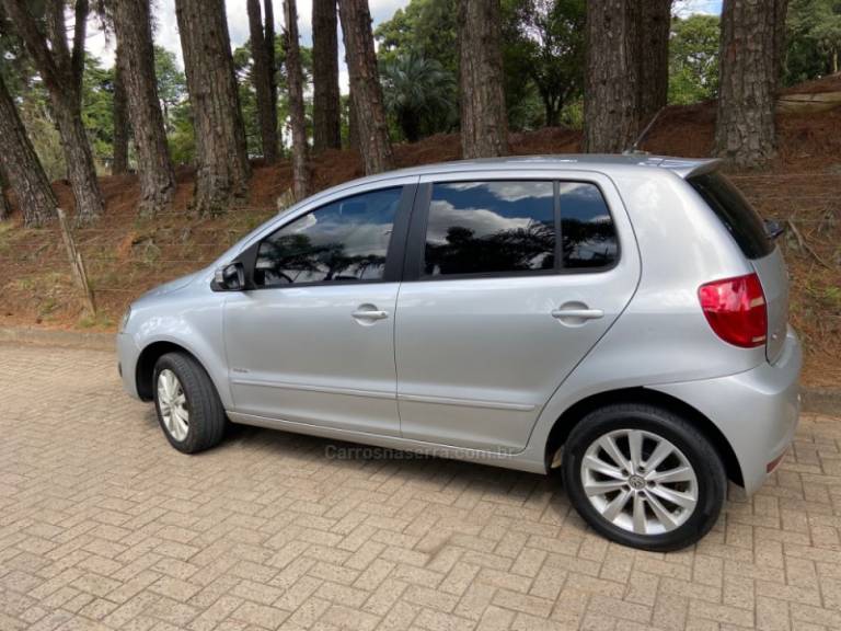 VOLKSWAGEN - FOX - 2013/2013 - Prata - R$ 34.900,00