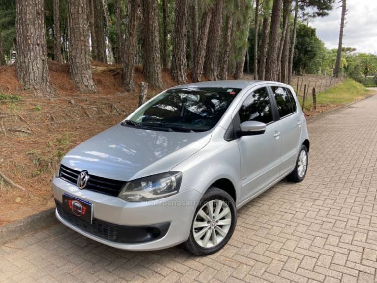 VOLKSWAGEN - FOX - 2013/2013 - Prata - R$ 34.900,00