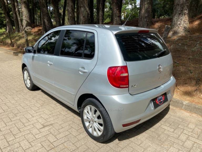 VOLKSWAGEN - FOX - 2013/2013 - Prata - R$ 34.900,00